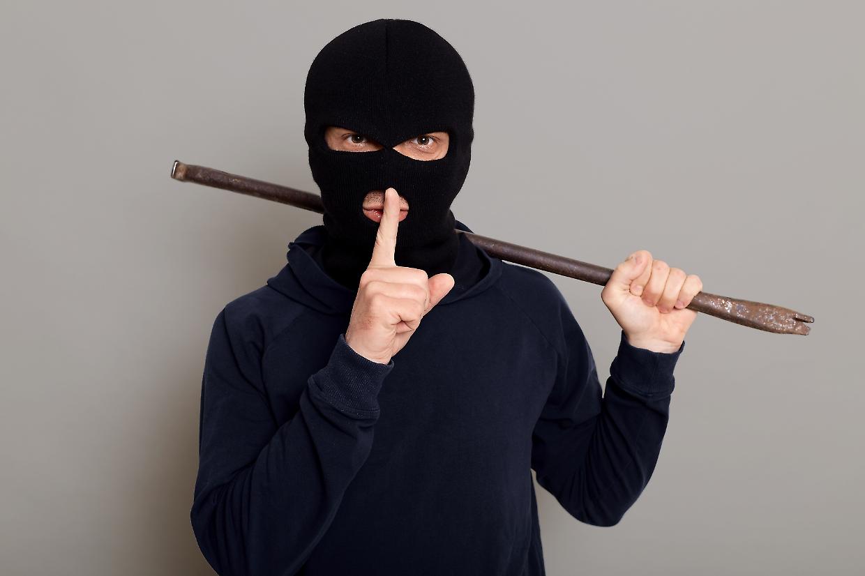 Furti in periferia: come proteggere la propria casa dai ladri