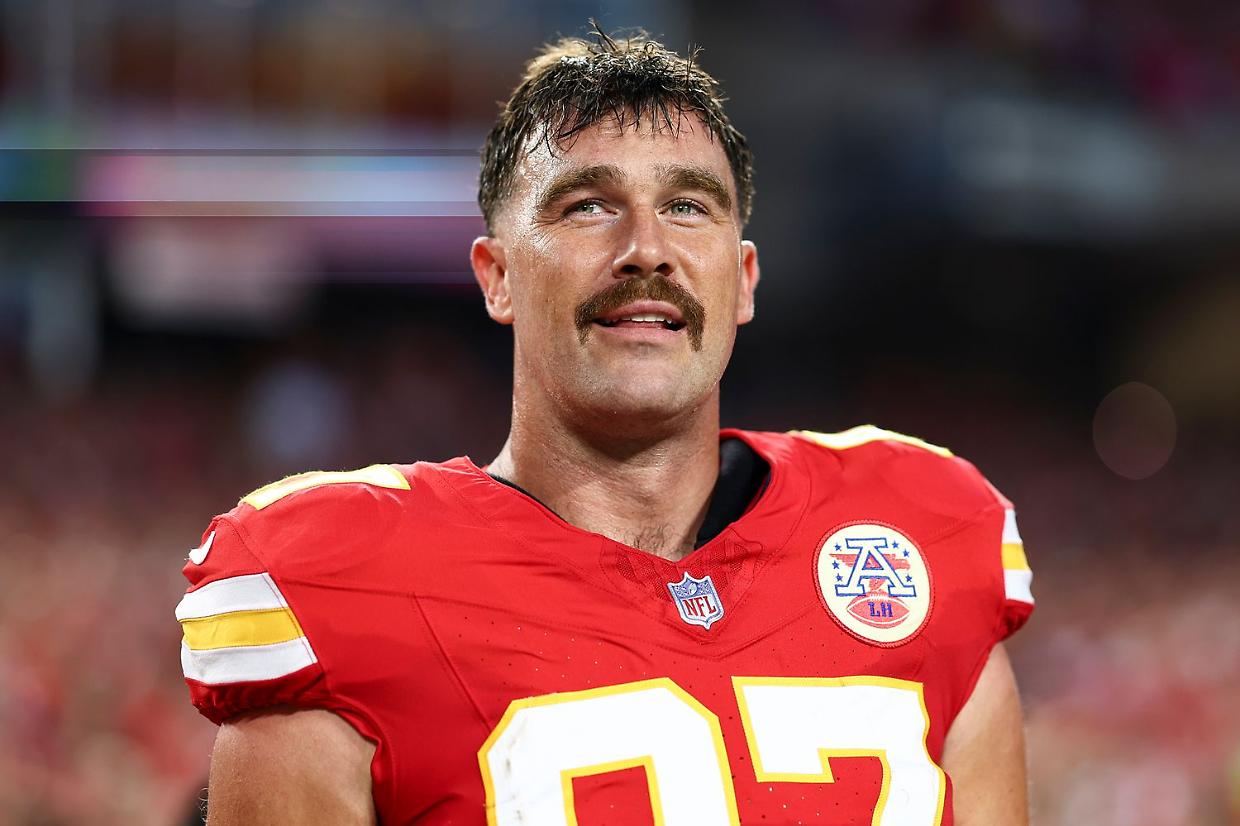 “Non posso più fare pipì nel bosco”: il sacrificio estremo di Travis Kelce per amore e decoro