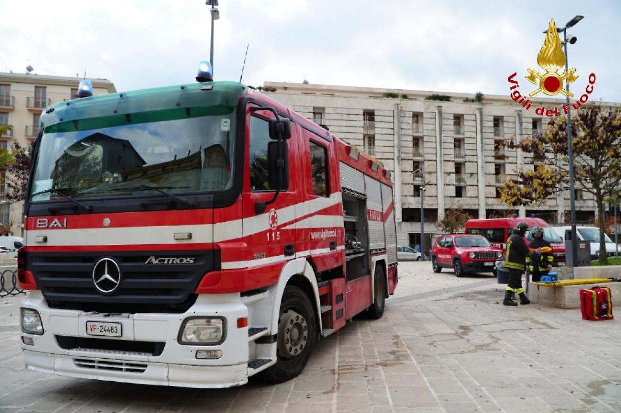Sardegna in fiamme: evacuazioni d’urgenza a Sassari e alla Maddalena a causa degli incendi