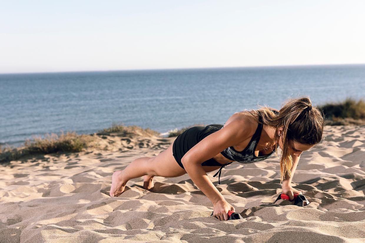 Sport da spiaggia: come preparare il corpo per racchettoni e beach volley