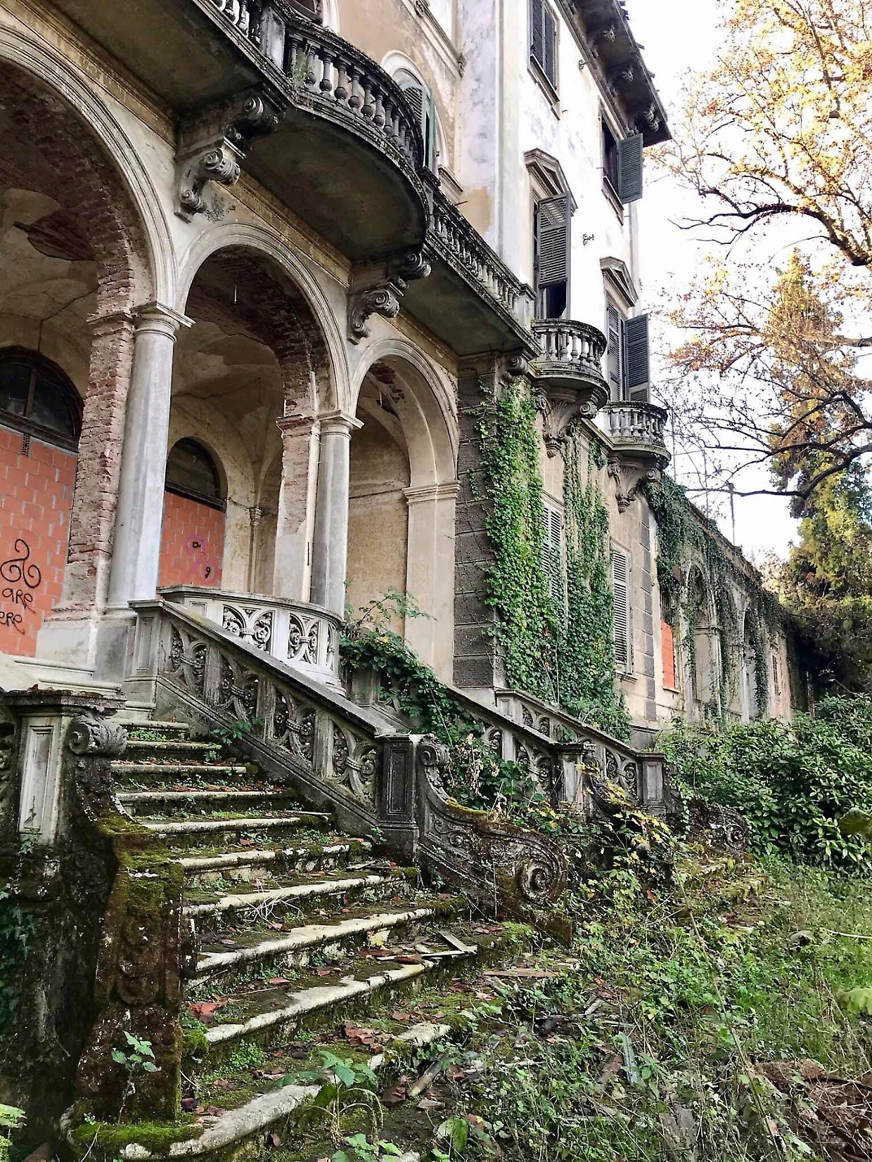 La storia di Villa Becker, il gioiello della Torino '800esca dimenticata tra le sterpaglie della collina torinese