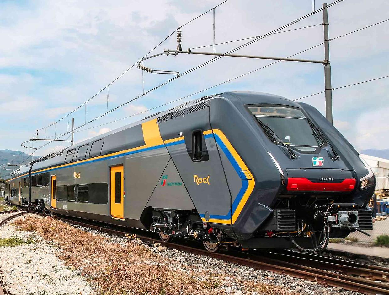 Treni in ritardo e passeggeri abbandonati: i disagi continuano sulla ferrovia per Chivasso e Torino