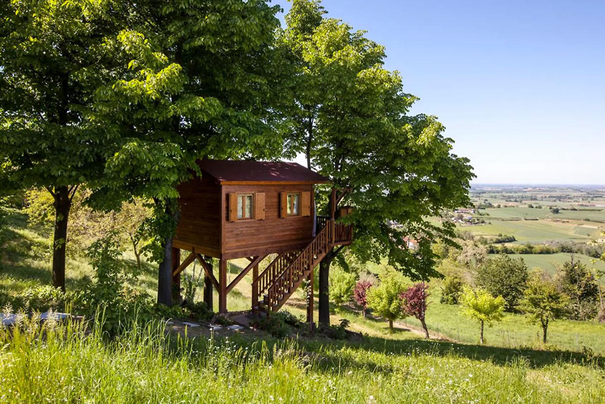 Hai mai dormito su un albero? In Piemonte ci sono 5 posti magici dove farlo (e non vorrai più scendere)