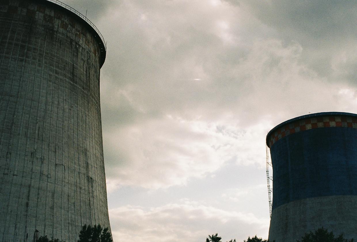 IA progetta centrali nucleari: Palantir e The Nuclear Company uniscono le forze per un futuro energetico AI-driven