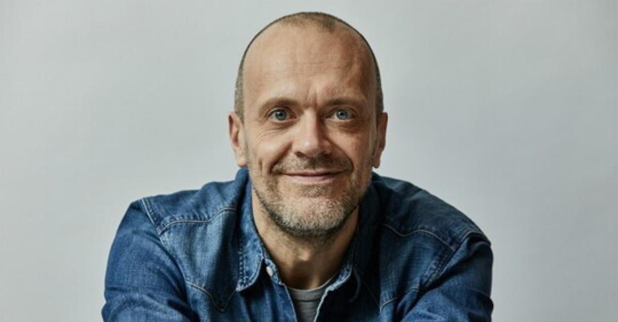 Max Pezzali sale sul palco a Imola: ecco gli orari e la scaletta del concerto di questa sera