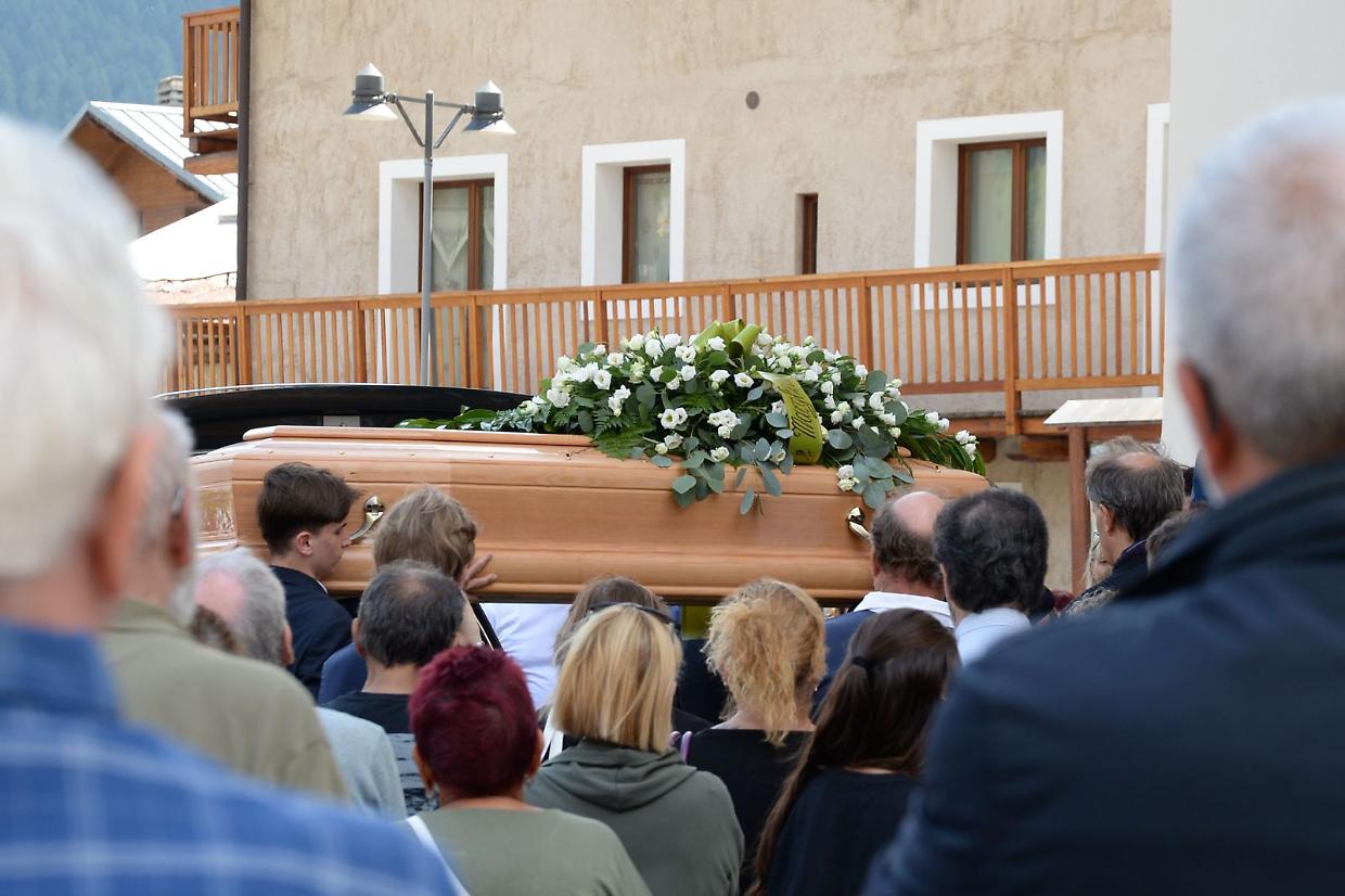 Bardonecchia saluta Franco Chiaffrino: oggi i funerali del fruttivendolo scomparso nell’esondazione