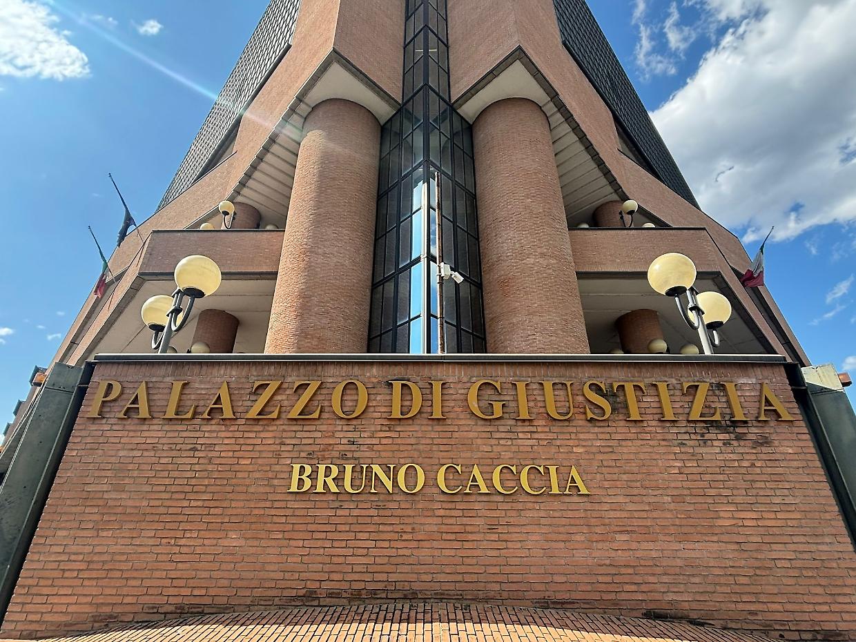 Accusato di molestie sulla figlia della compagna: dopo quattro anni, oggi è stato assolto