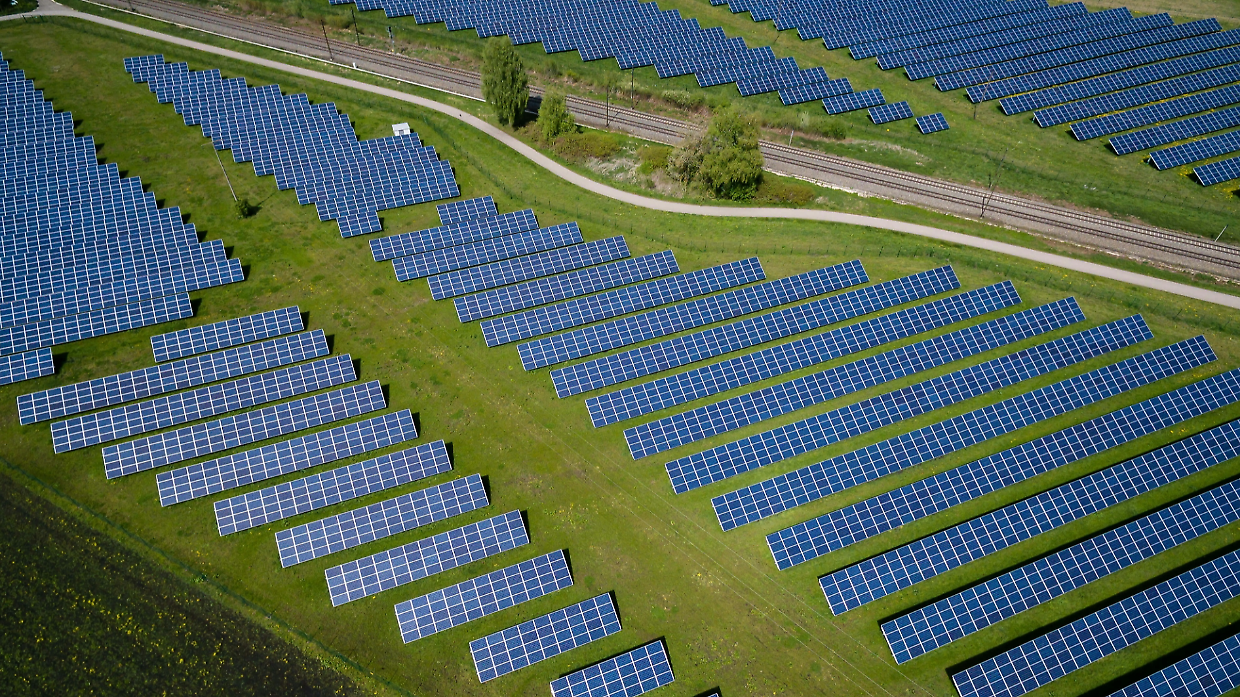 Il mondo gira a energia solare: raddoppiano gli impianti fotovoltaici