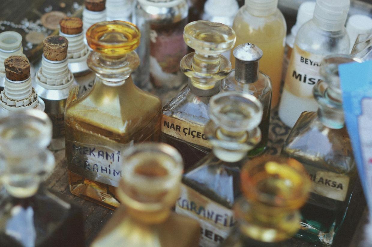 Oro liquido e diamanti: i profumi più costosi del mondo che superano il milione di dollari