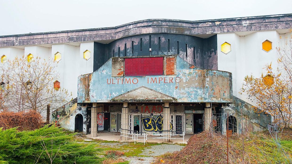 La caduta dell'Ultimo Impero, rimane un mistero, ma nel 2018 fu messo all'asta...però nessun acquirente