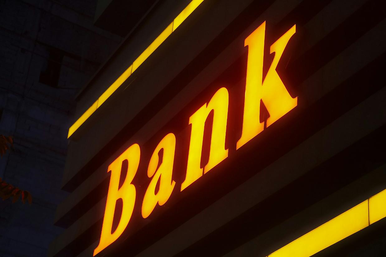 Tassi a zero in Svizzera: banche sotto pressione e clienti a rischio stangata