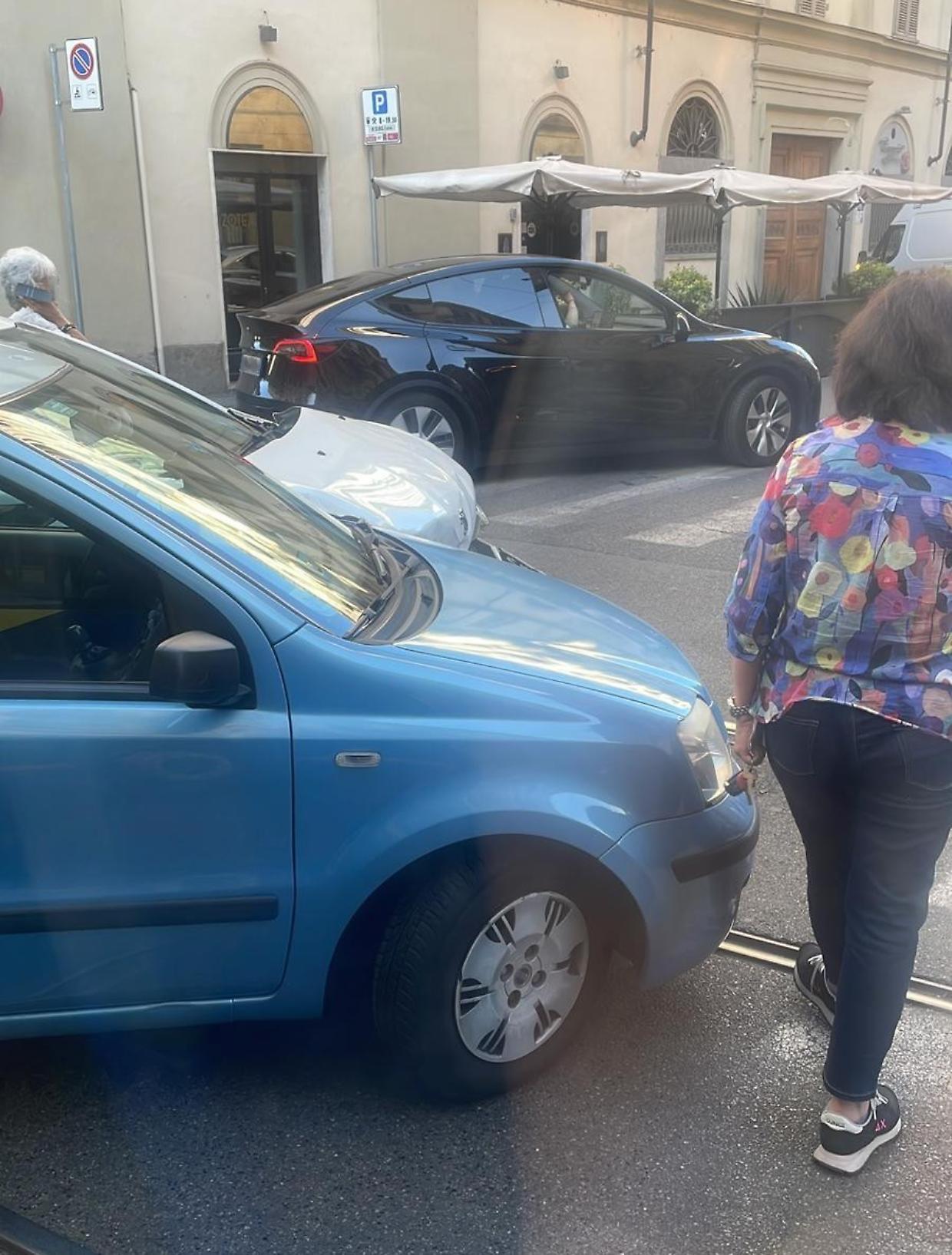 Scontro tra due auto vicino al Valentino: linee bus bloccate per 20 minuti