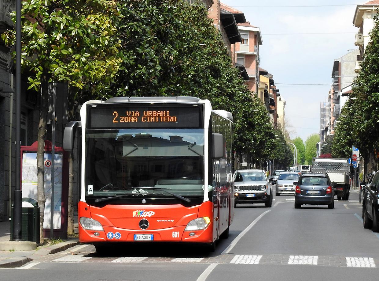 Asti sempre più smart: biglietti del bus e sosta si pagano anche con le app