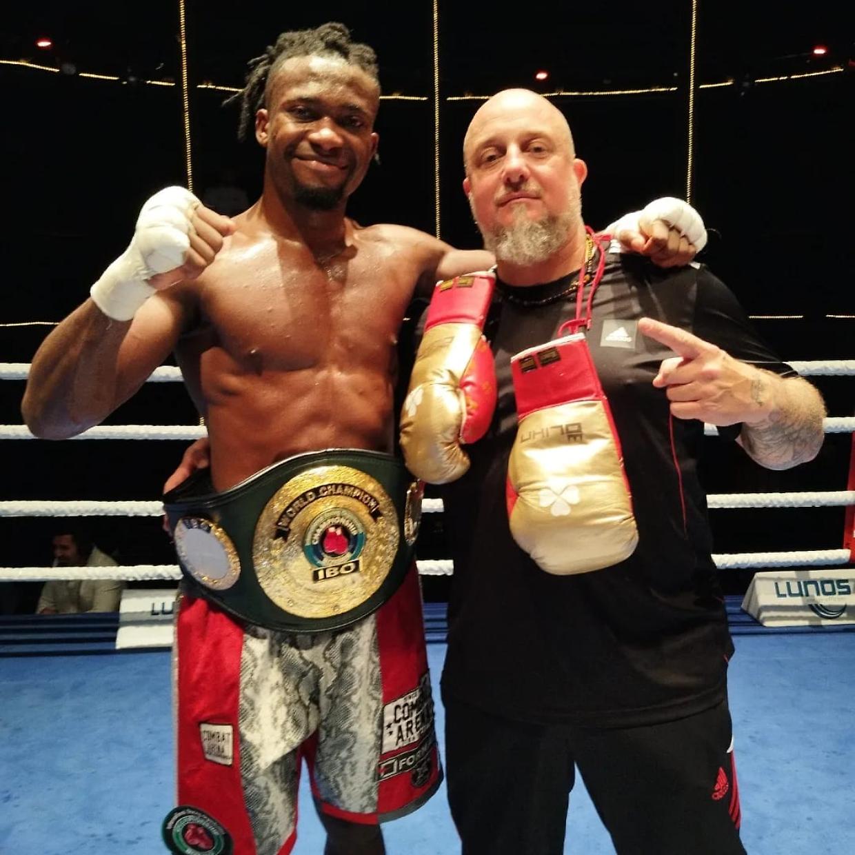 Etinosa Oliha operato alla retina, salta la semifinale per il titolo mondiale Ibf contro Austin Williams