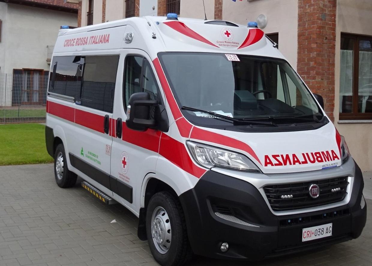 Venaria, scontro tra auto e scooter: centauro trasportato in ospedale