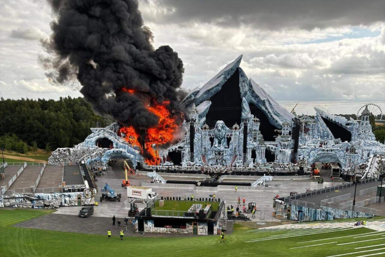 Incendio devasta palco del Tomorrowland poco prima dell'inizio del festival: "si svolgerà come sempre"