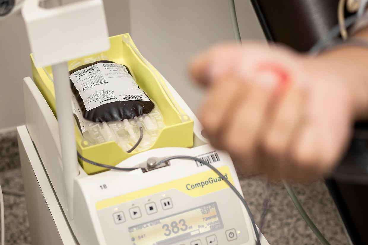 Una nuova poltrona per il plasma: la solidarietà dell’Avis all’ospedale di Savigliano