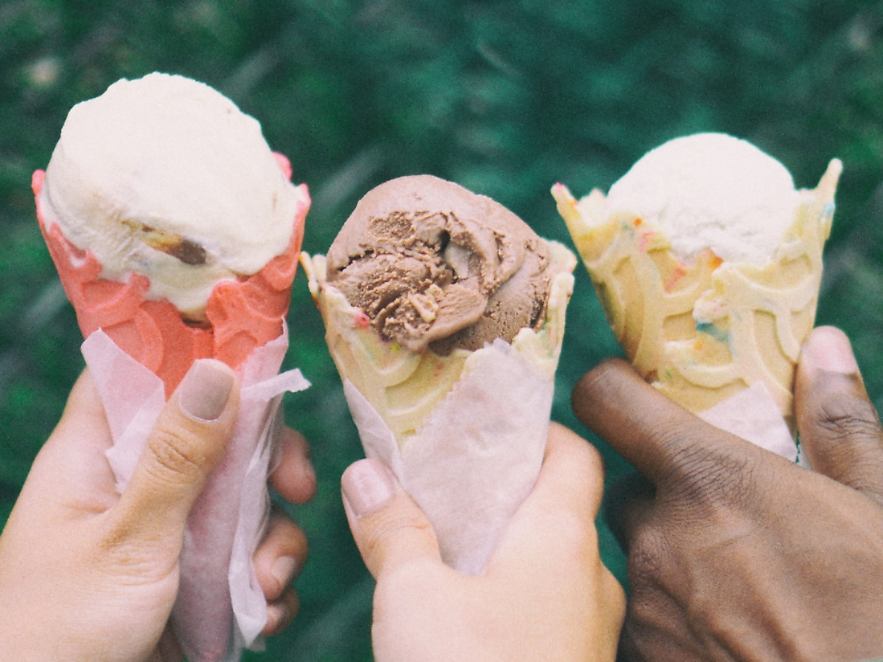 Il gelato ti fa venire ancora più sete? È normale, e c’è una spiegazione