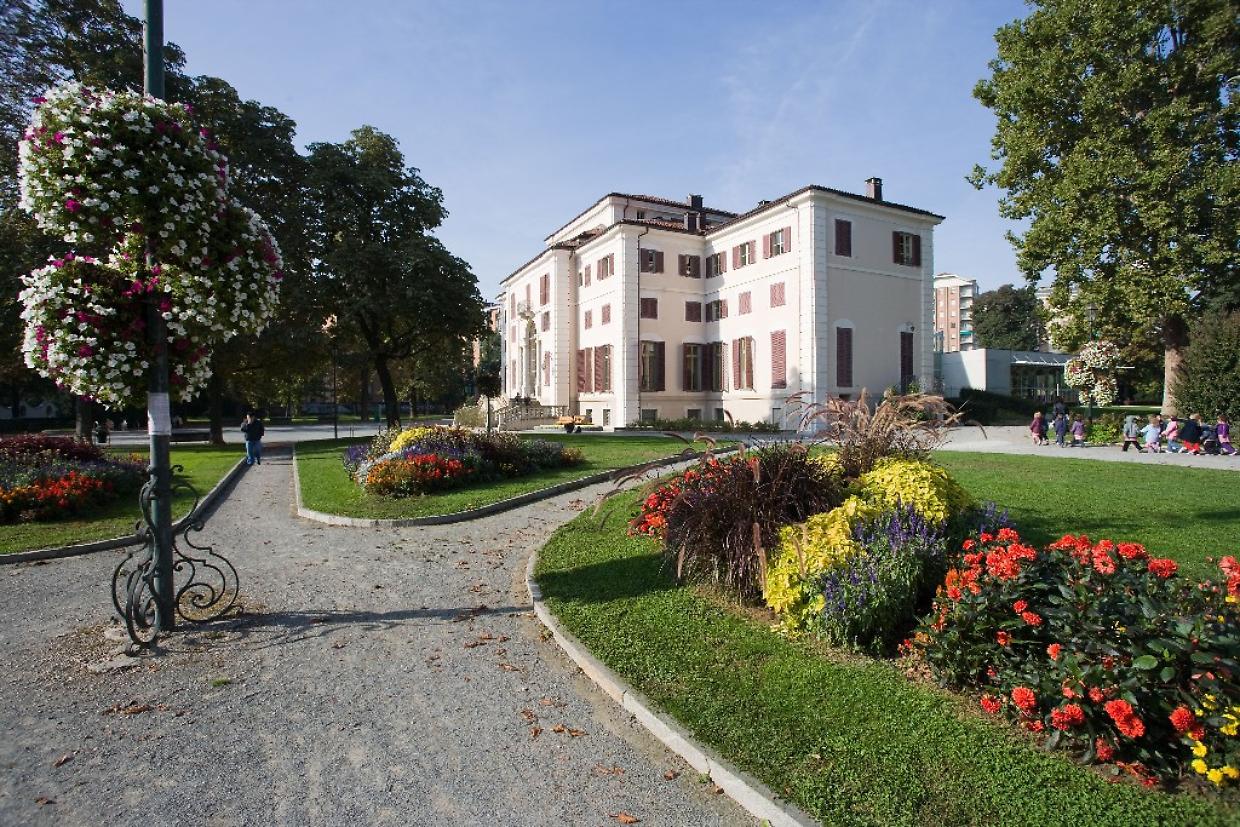 L'elegante racconto di Villa Amoretti, un gioiello incastonato nel quartiere di Santa Rita che oggi custodisce cultura e tanto sapere