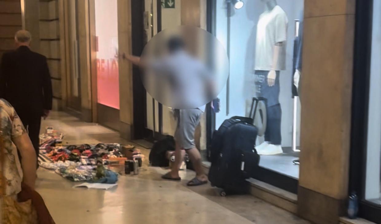 In centro a Torino arriva il "Michael Jackson abusivo". E la municipale? "È impegnata a fare le multe sulle strisce blu"
