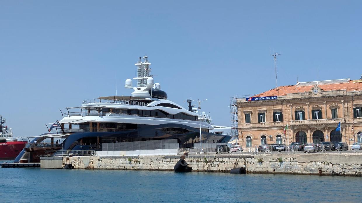 Mark Zuckerberg è in vacanza in Italia? Il mega yacht approda a Siracusa