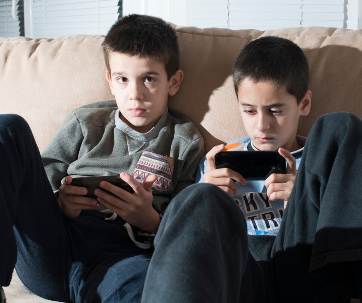 Smartphone prima dei 13 anni? Rischio per la salute mentale e l'autostima