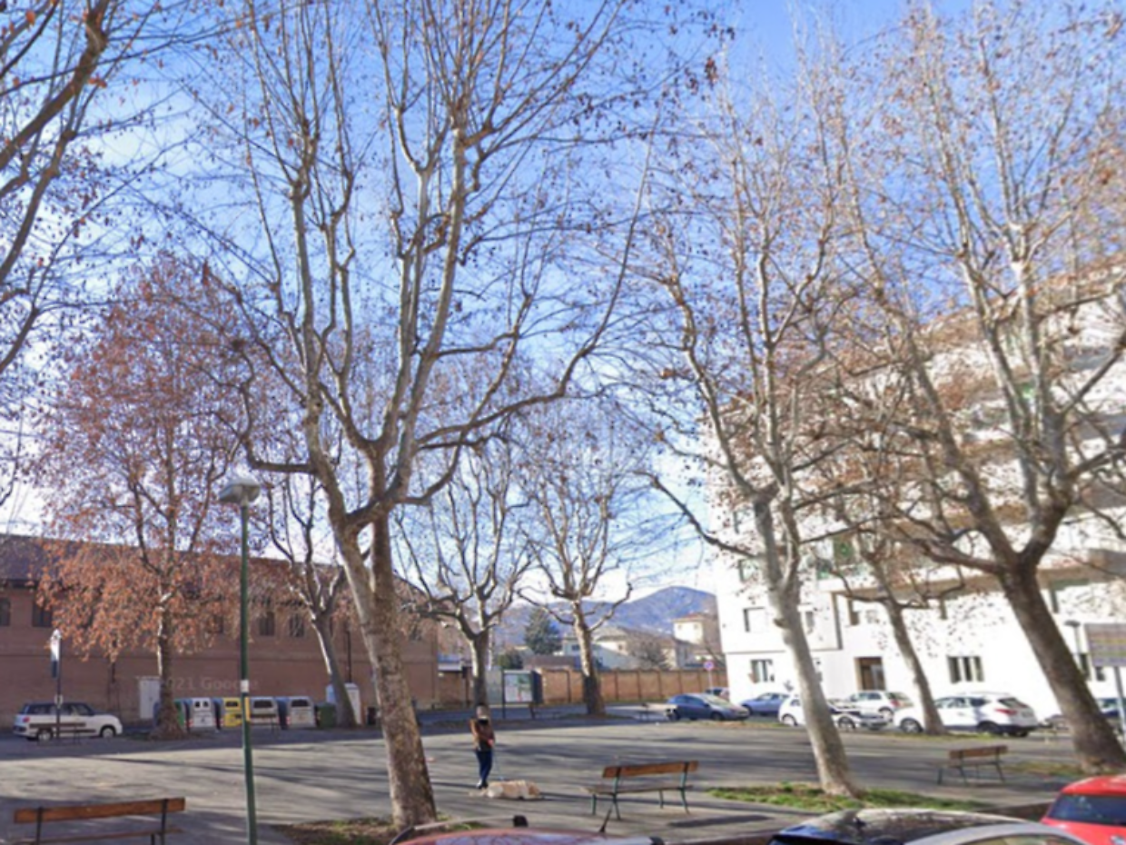 Pinerolo rinnova piazza Banfi: panchine colorate e tanti progetti di comunità