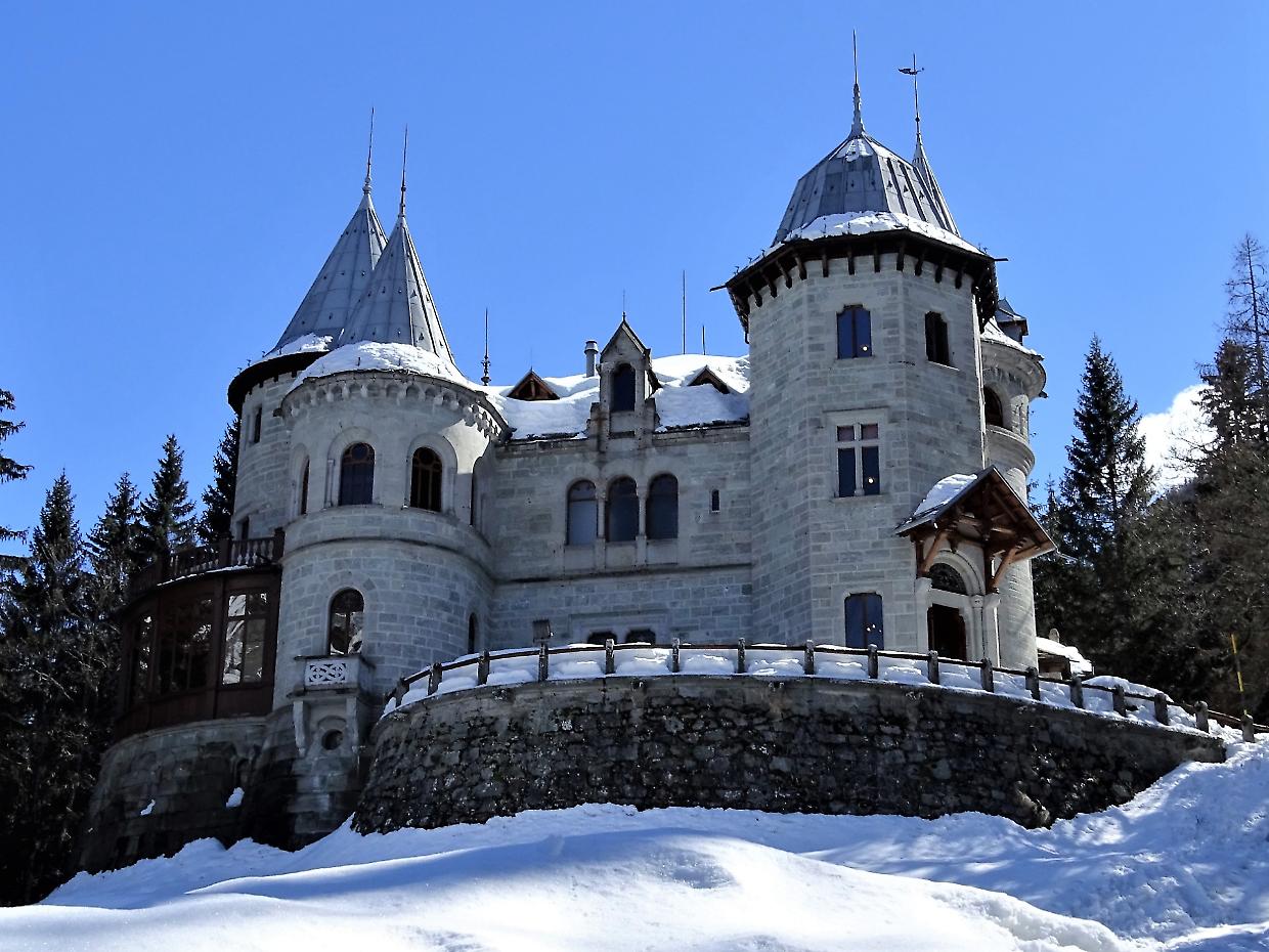 Il castello di Cenerentola esiste (davvero) ed è a un'ora e mezza da Torino