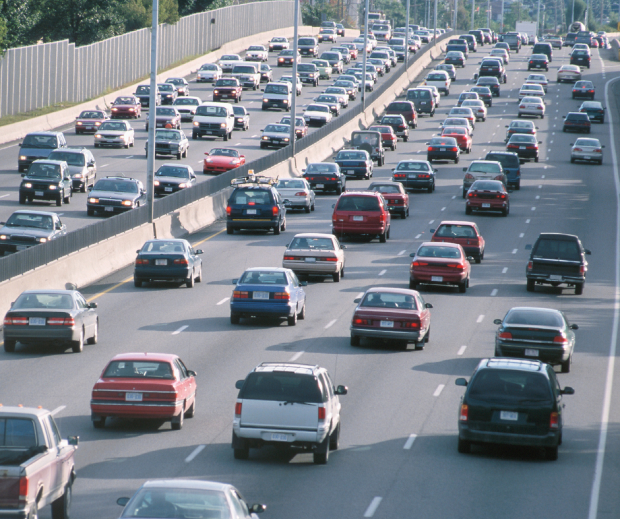 Arrivano i bollini neri sulle autostrade italiane: ecco i giorni dove il traffico sarà più intenso