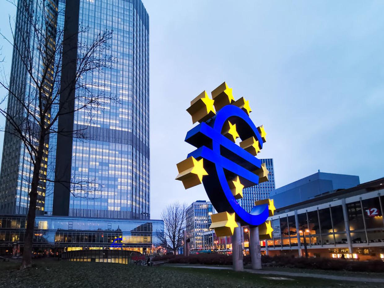 Bce ferma i tassi al 2%: "L'economia resiste, ma l'incertezza globale resta elevata"