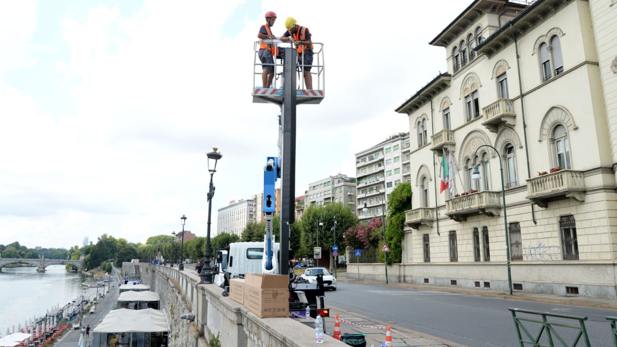 Murazzi, arriva la nuova telecamere solare per controllare la zona