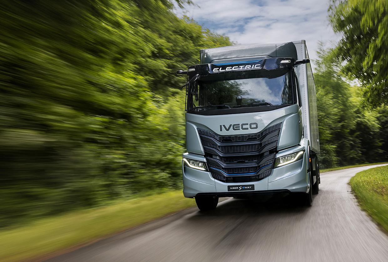 Iveco verso la cessione? Urso convoca i sindacati: trattative con Tata