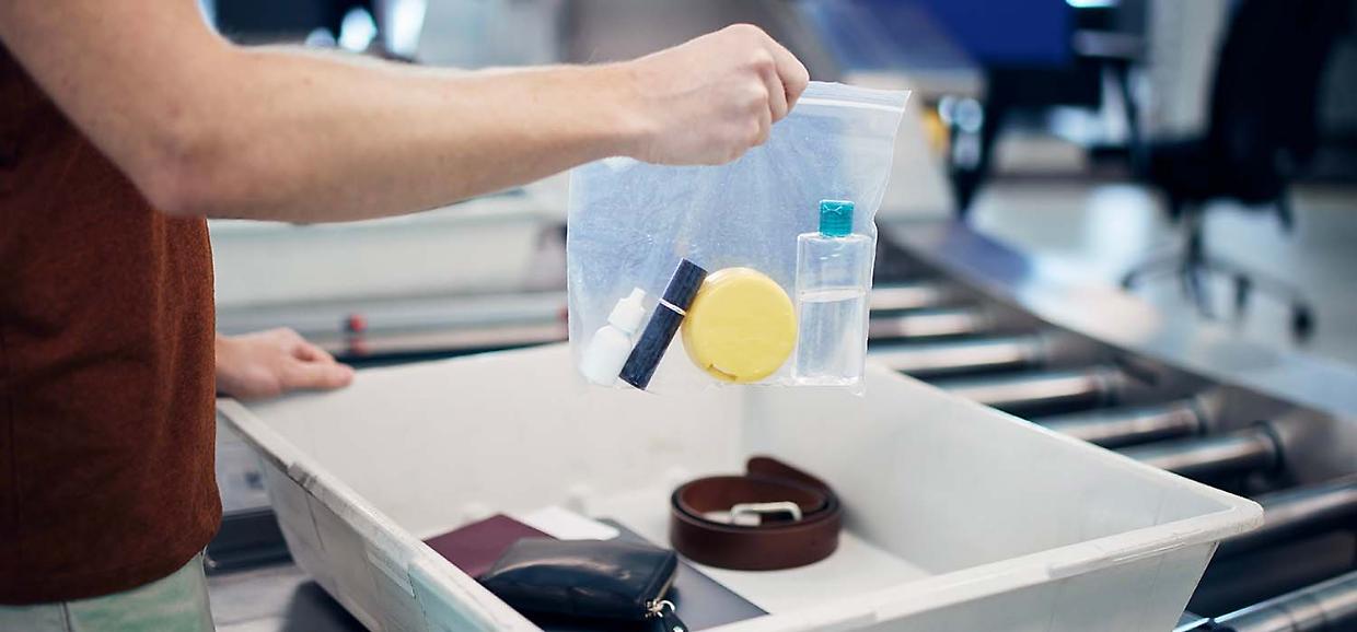Bagaglio a mano, da domani cambia tutto: fino a 2 litri di liquidi a bordo