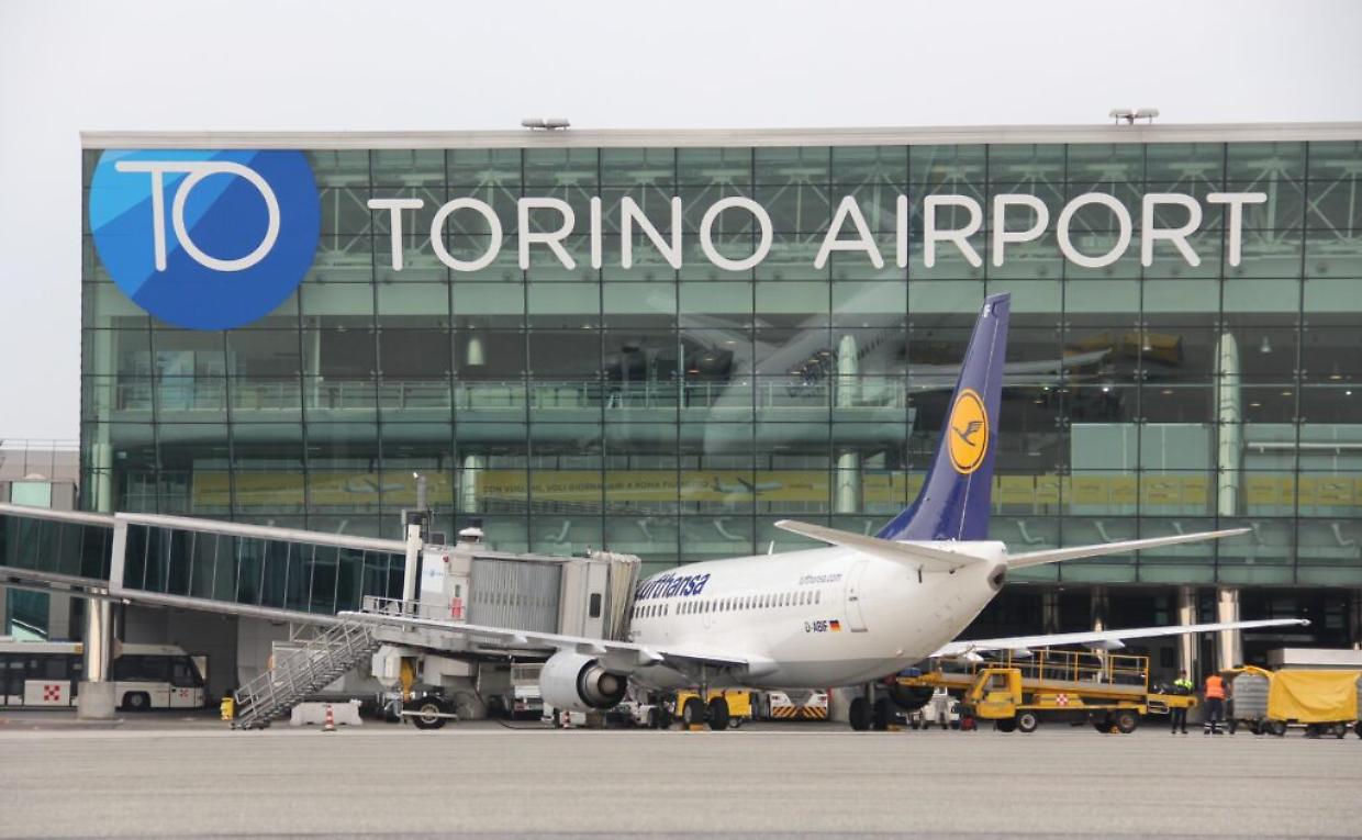 Portare 2 litri di liquidi in aereo? Ora anche a Torino è possibile (ma solo se paghi)