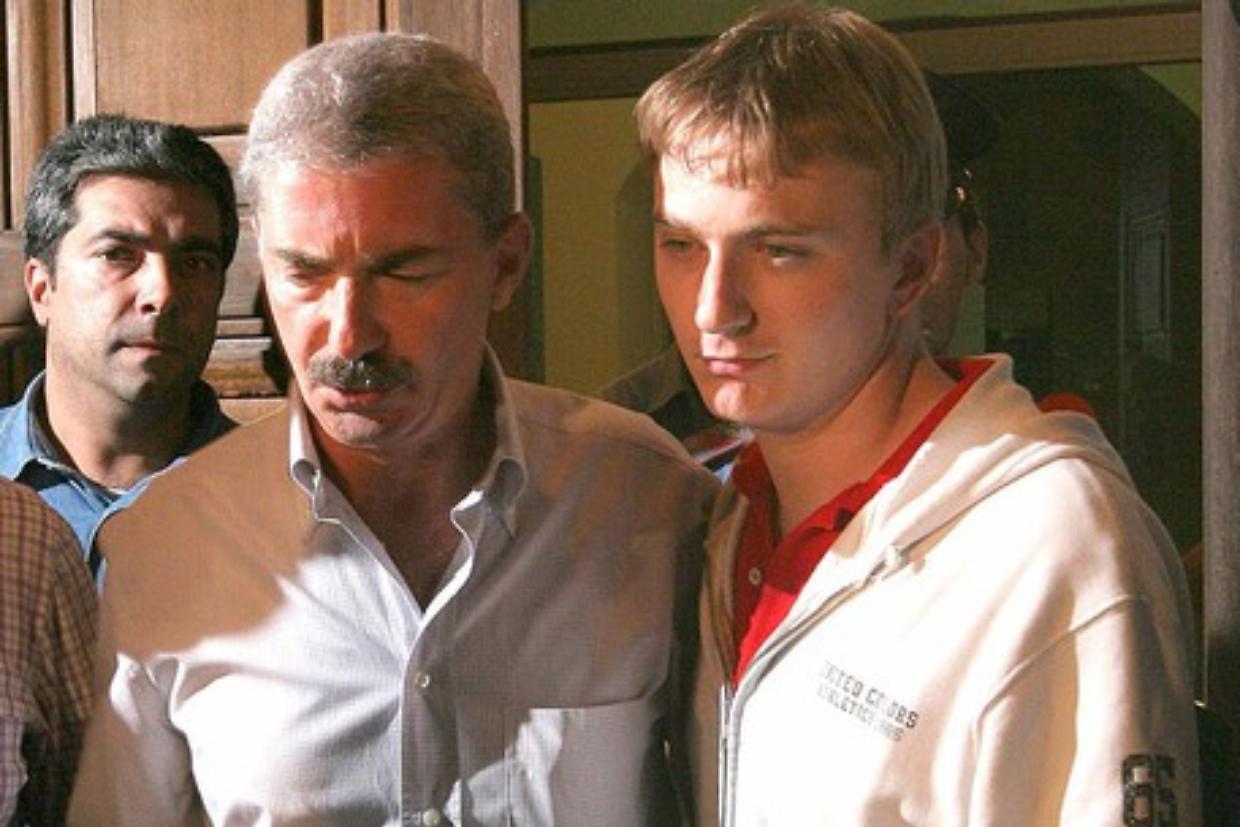 Delitto di Garlasco, l’intercettazione inedita del padre di Stasi: “Il problema è che non c’è un alibi”