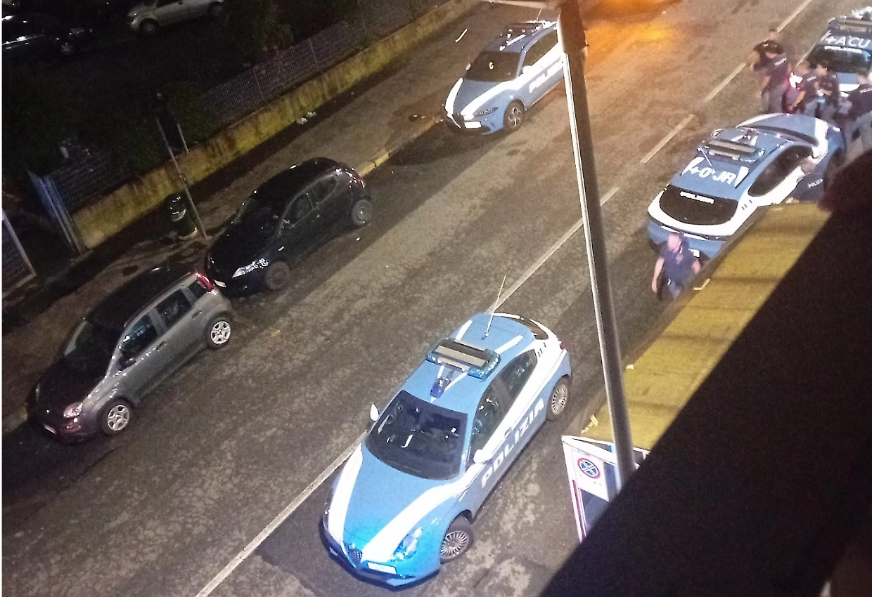 La polizia davanti al bar di via Cravero