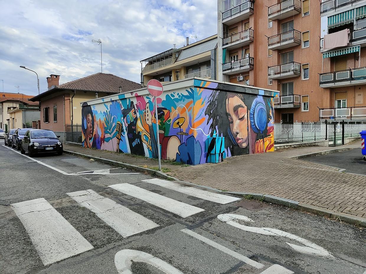 Nichelino, un nuovo murale realizzato da giovani in via San Matteo