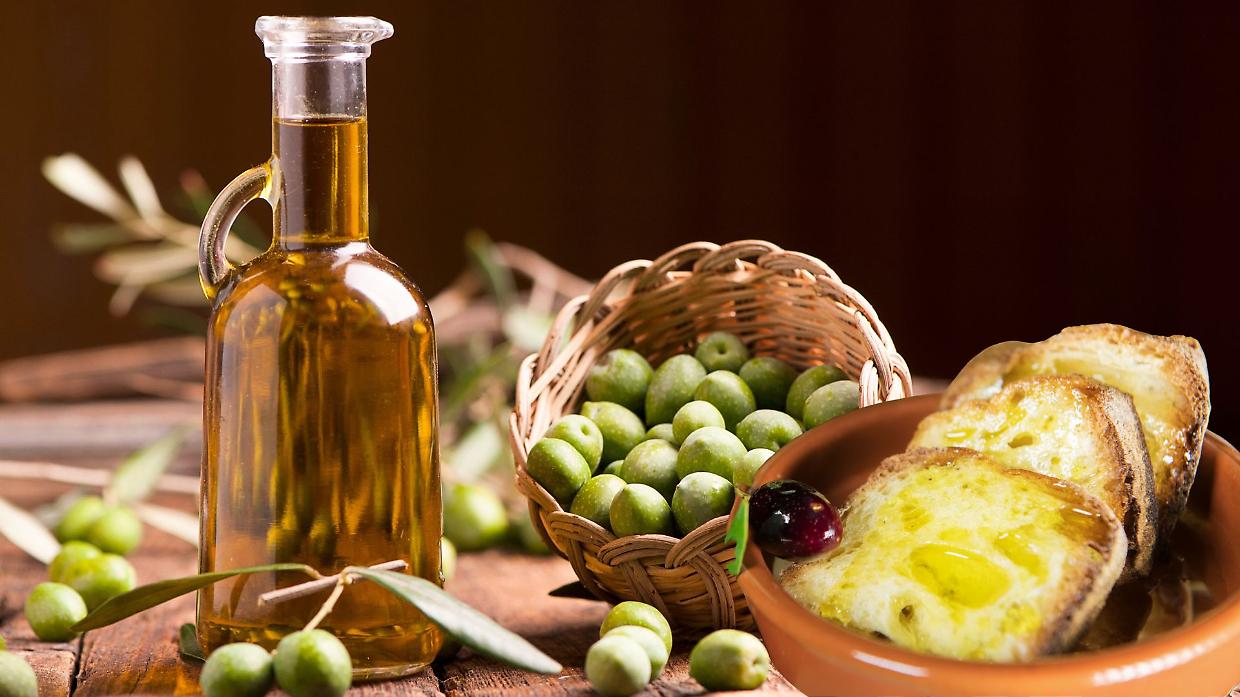 Piemonte, l’oleoturismo cambia volto: definite le regole per la raccolta amatoriale delle olive