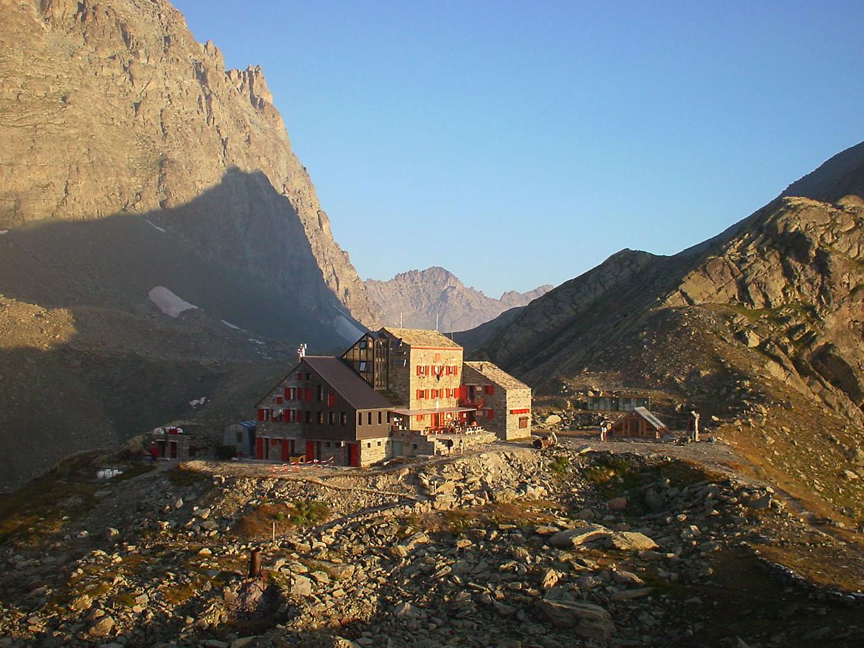 Monviso, 120 anni in alta quota: festa per il rifugio Quintino Sella e il Cai di Saluzzo