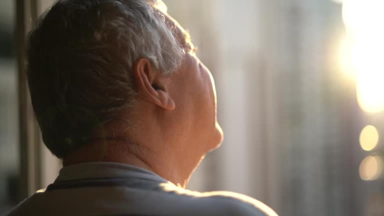 È strano avere la stessa età degli anziani