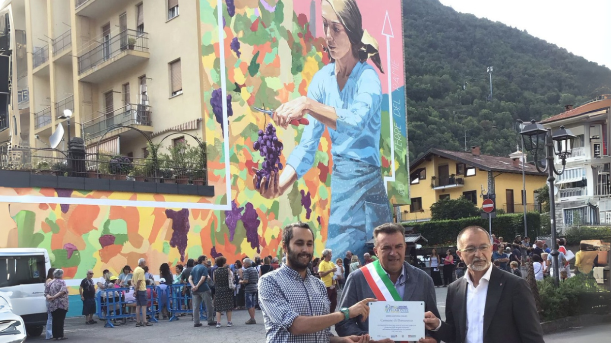 Un maxi murale per celebrare le tradizioni di Pomaretto