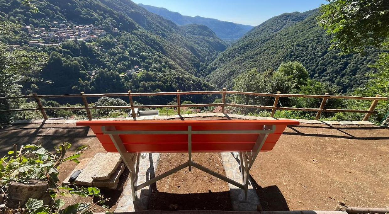 In Valle Strona arriva la prima panchina gigante