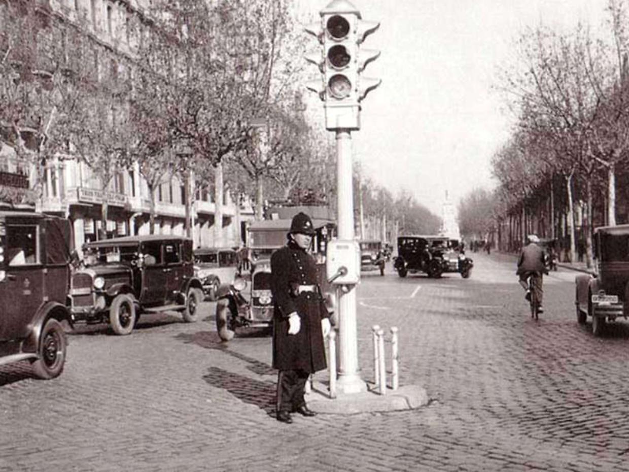 Cleveland, 5 agosto 1914: il giorno in cui nacque il semaforo (e il traffico non fu più lo stesso)