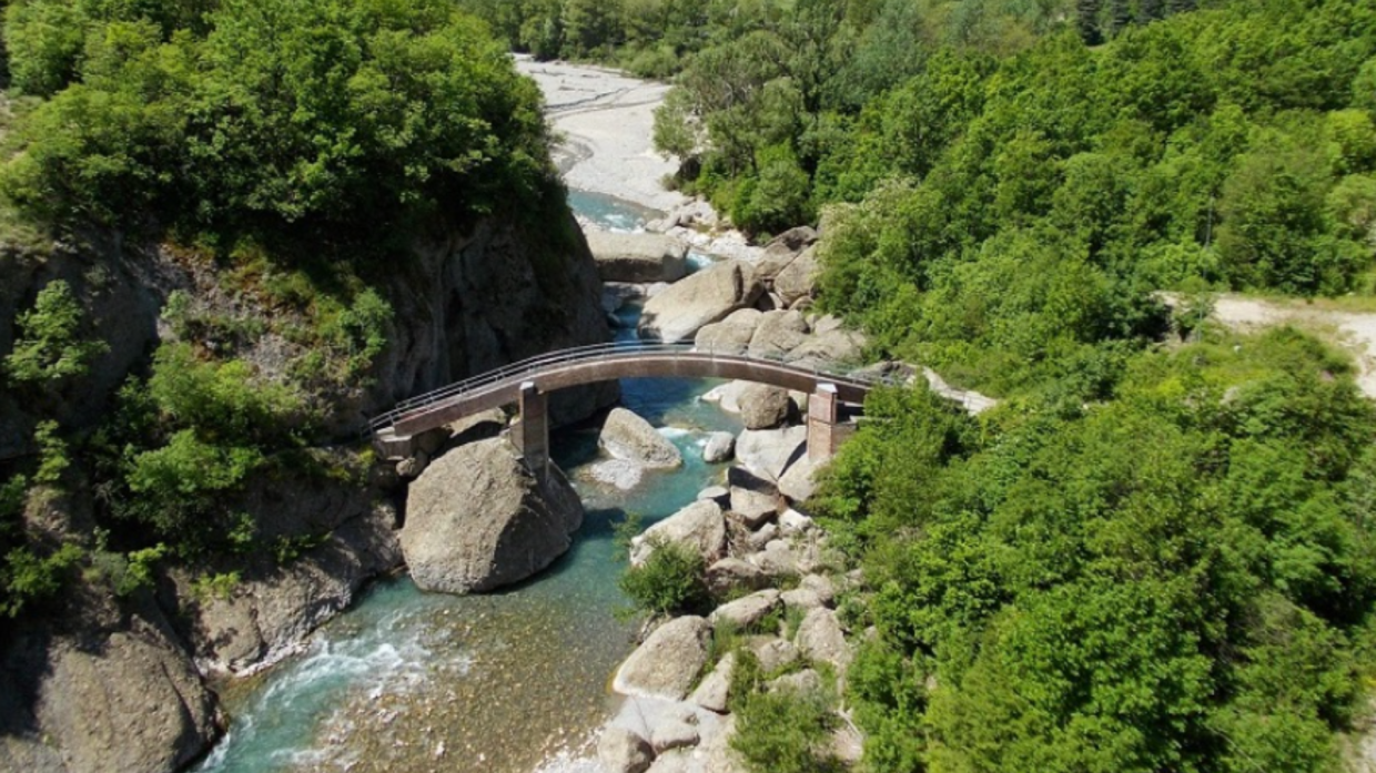 Ritrovato un ordigno bellico nel torrente Borbera: chiusa l’area delle Strette