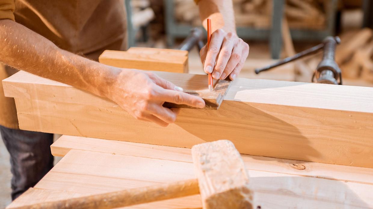 Legno-lapidei, firmato il nuovo contratto in Piemonte: aumenti in busta paga e bonus fino al 3%