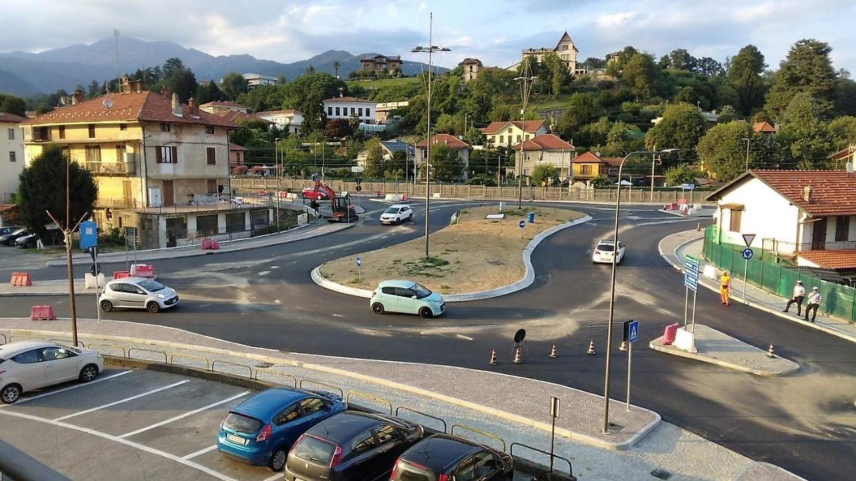 A Lanzo Torinese ecco la rotonda a forma di fagiolo