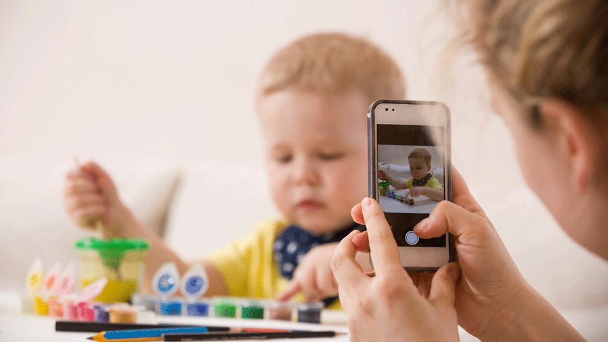 Figli sui social, diritti e conflitti: quando una foto può finire in tribunale