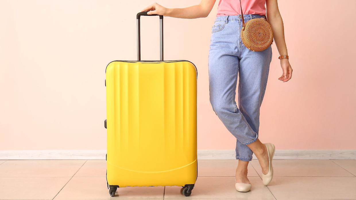 Valigia troppo cara in stiva? Ora si spedisce: ecco perché è la scelta più conveniente dell’estate