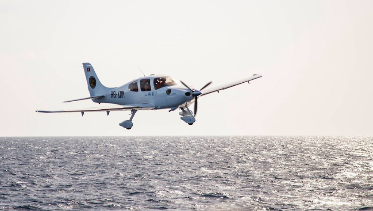 Fermato l'aereo che cerca i migranti nel Mediterraneo