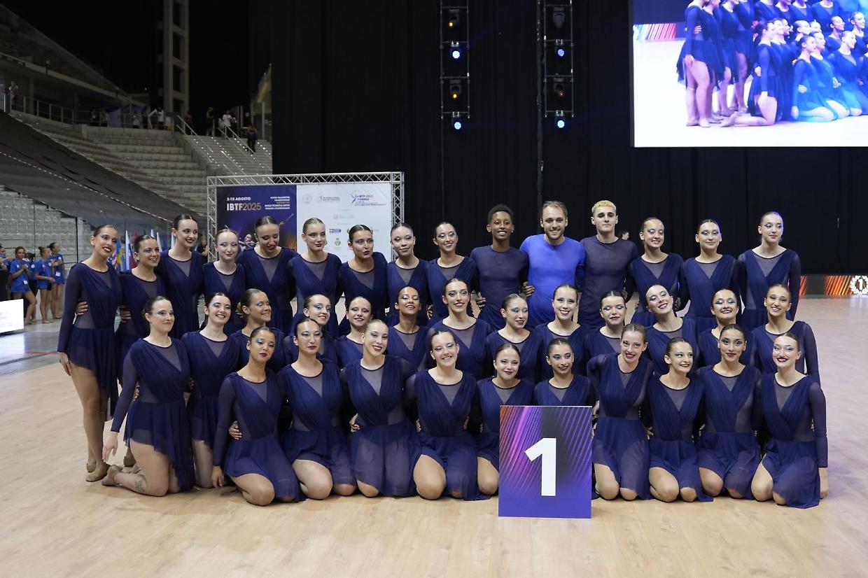 Ai Mondiali dell'Inalpi Arena il bottino azzurro è di un oro e tre argenti, venti i podi totali con Majorette e Nations Cup